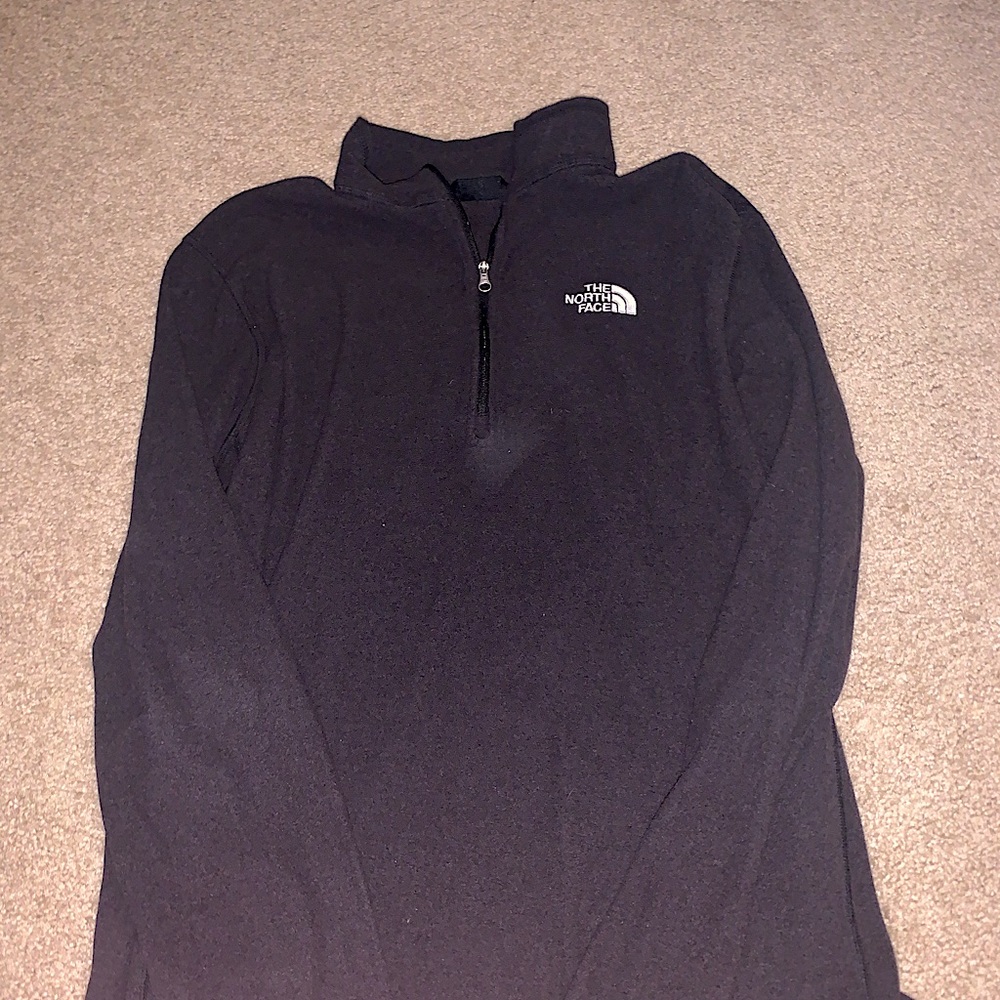 North face half zip, a little thin, the gray areas are just the flash